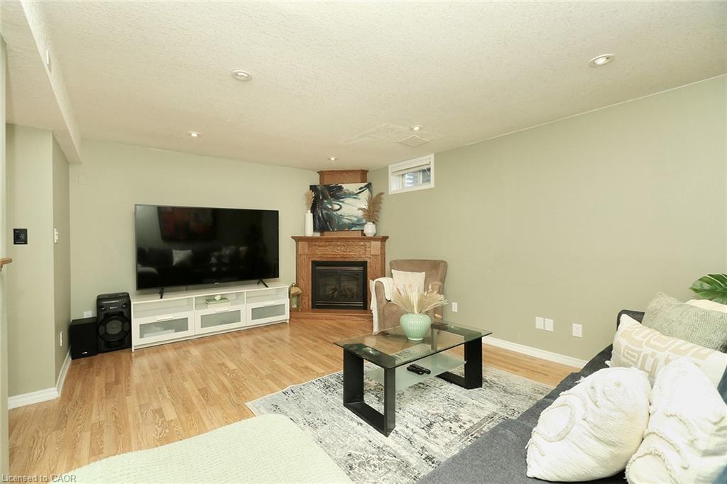 19 - 100 Vineberg Drive Property Photo 30