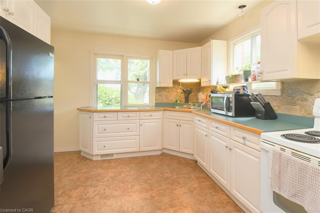 7381 Airport Road E Property Photo 12