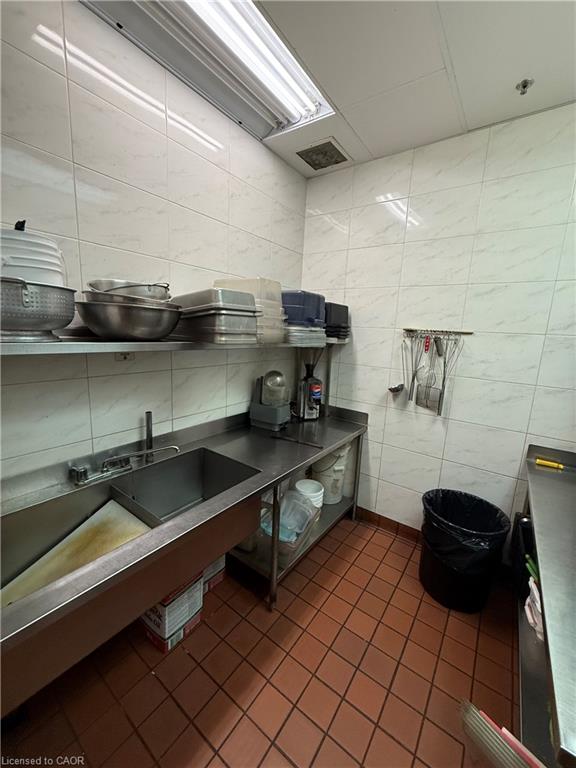1508 Upper James Street Property Photo 34
