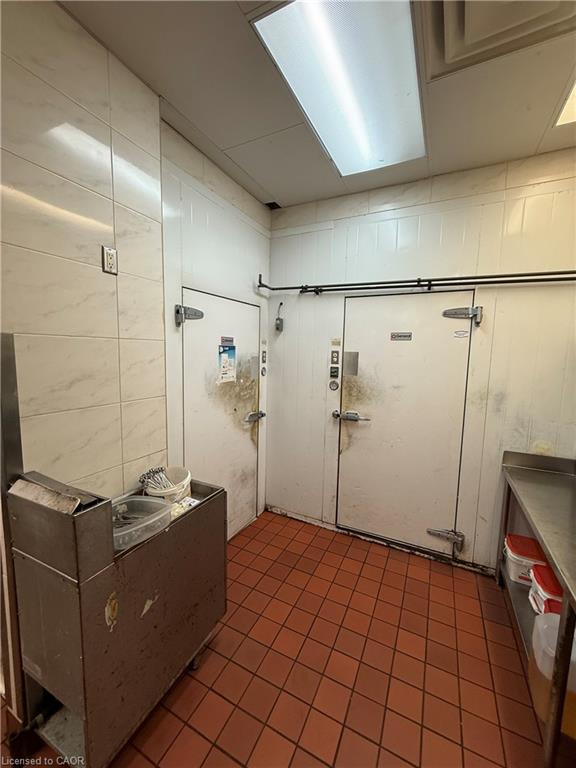 1508 Upper James Street Property Photo 43