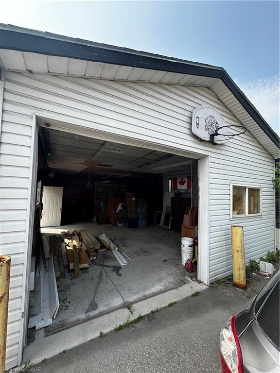 601 Lancaster Street W Property Photo 3