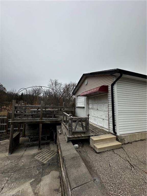 601 Lancaster Street W Property Photo 6