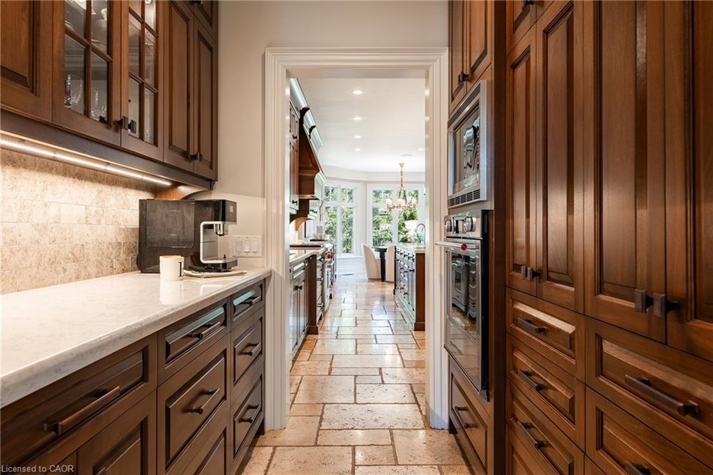 2096 Lakeshore Road E Property Photo 17
