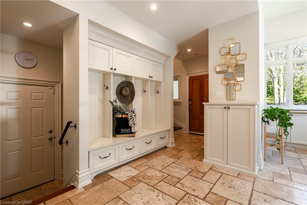 2096 Lakeshore Road E Property Photo 19