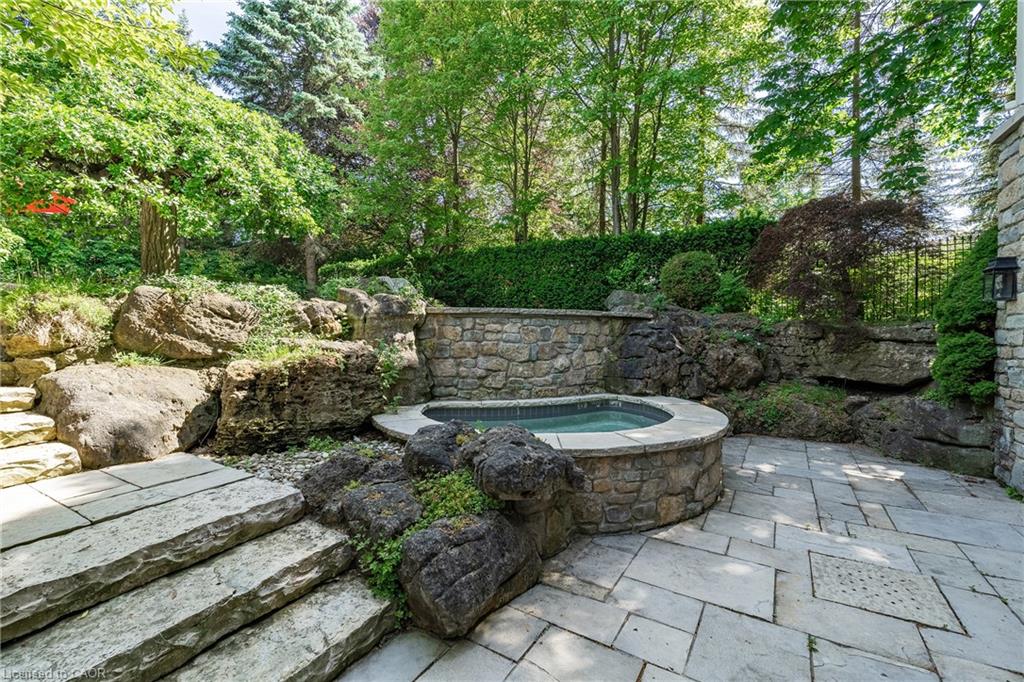 2096 Lakeshore Road E Property Photo 42