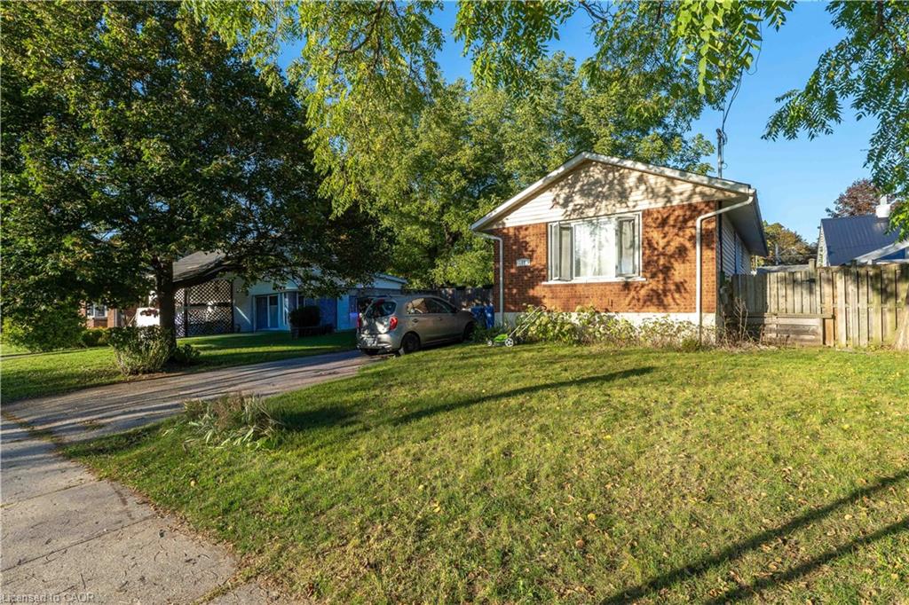 41 Alma Street N Property Photo 2