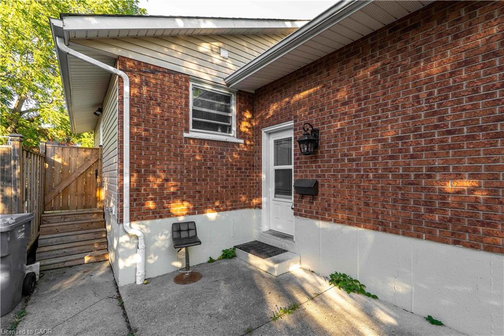 41 Alma Street N Property Photo 5