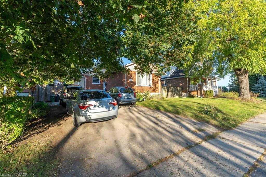 41 Alma Street N Property Photo 4