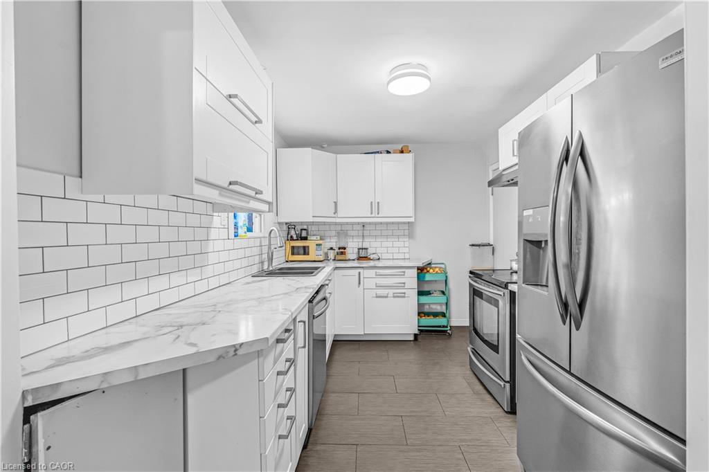 41 Alma Street N Property Photo 11