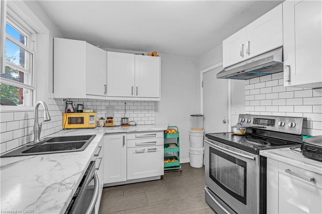 41 Alma Street N Property Photo 12