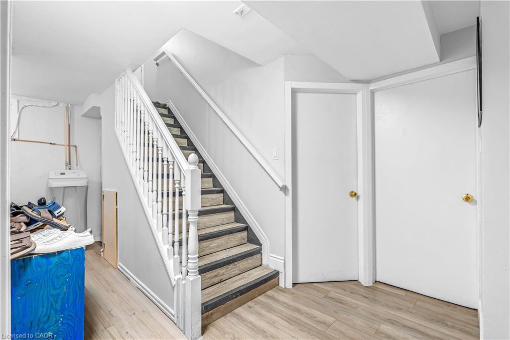 41 Alma Street N Property Photo 22