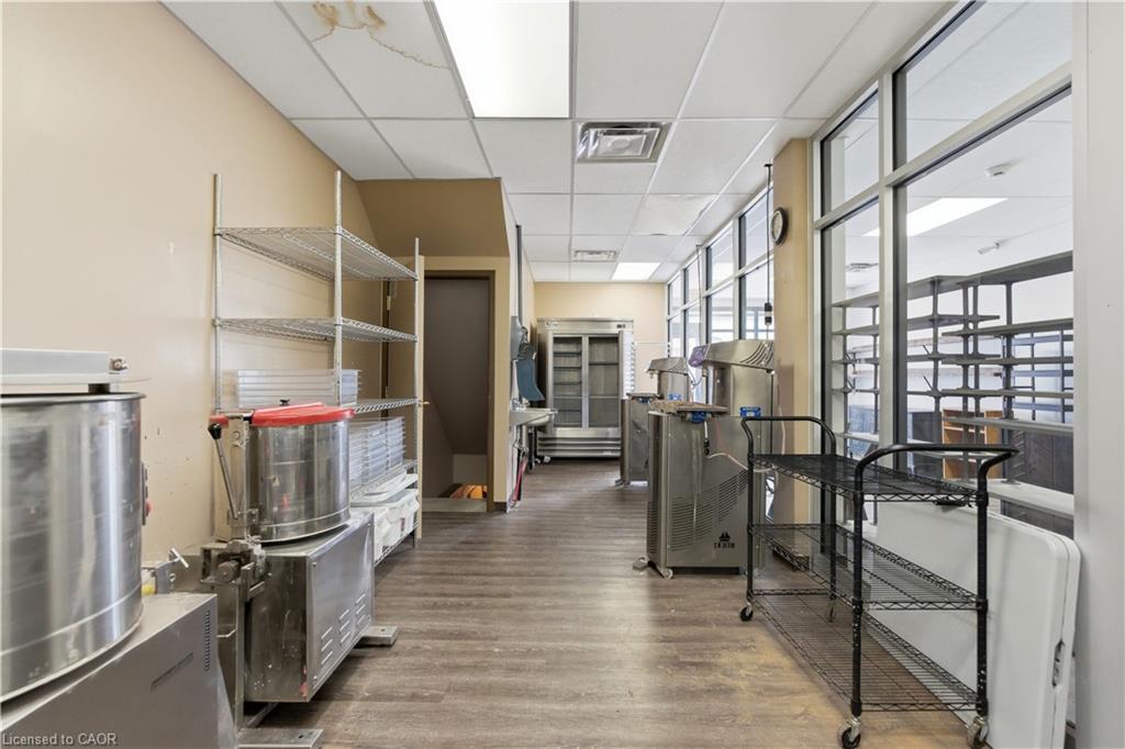 389 Dundas Street Property Photo 5