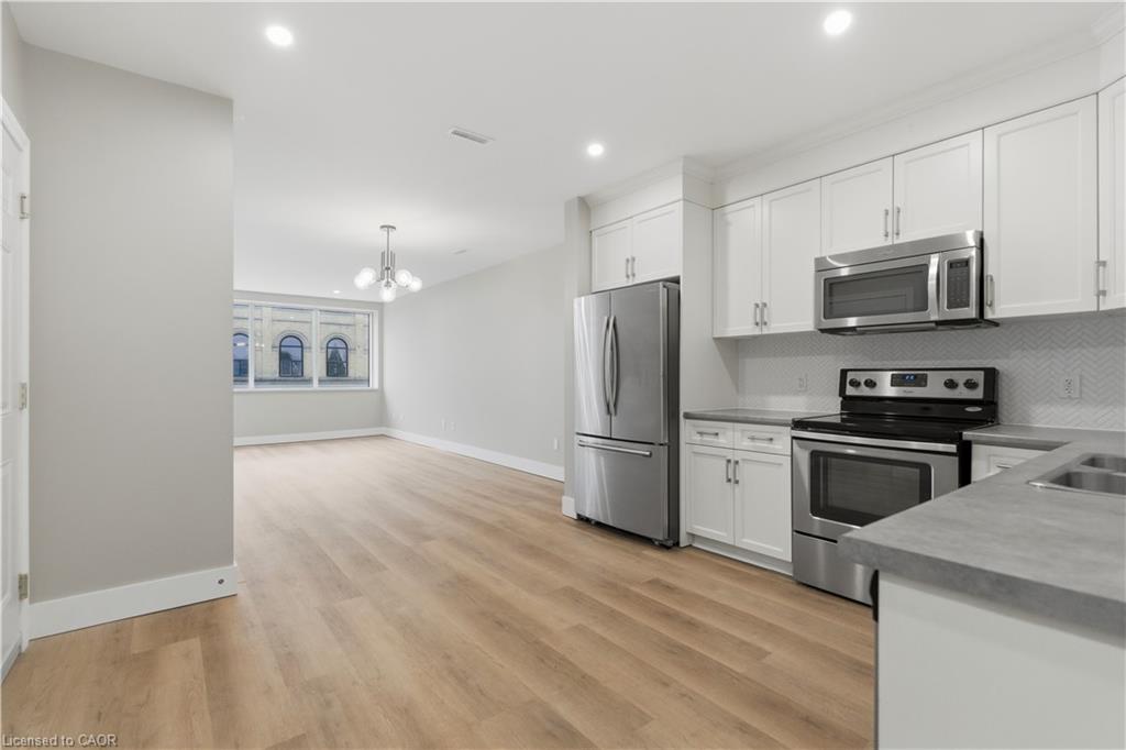 389 Dundas Street Property Photo 6