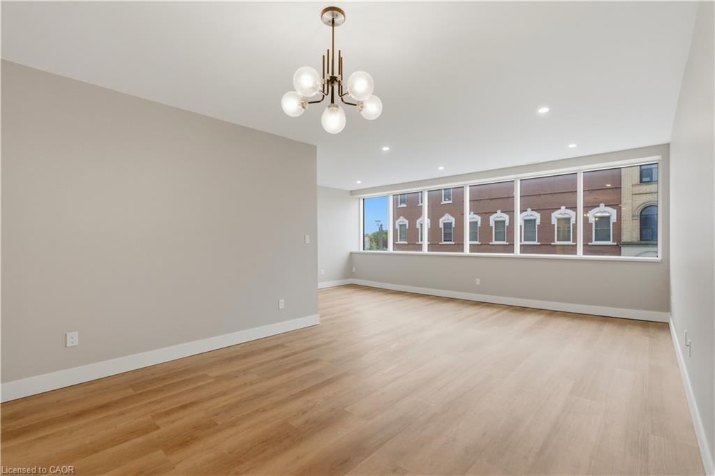 389 Dundas Street Property Photo 7