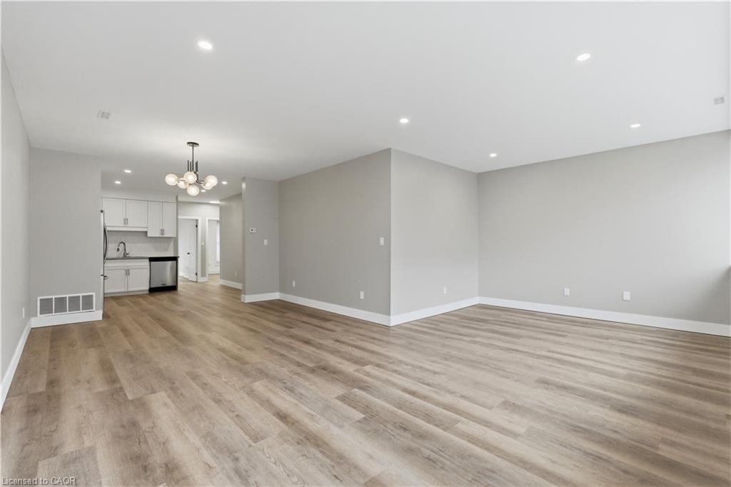 389 Dundas Street Property Photo 8