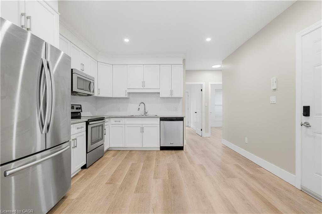 389 Dundas Street Property Photo 9