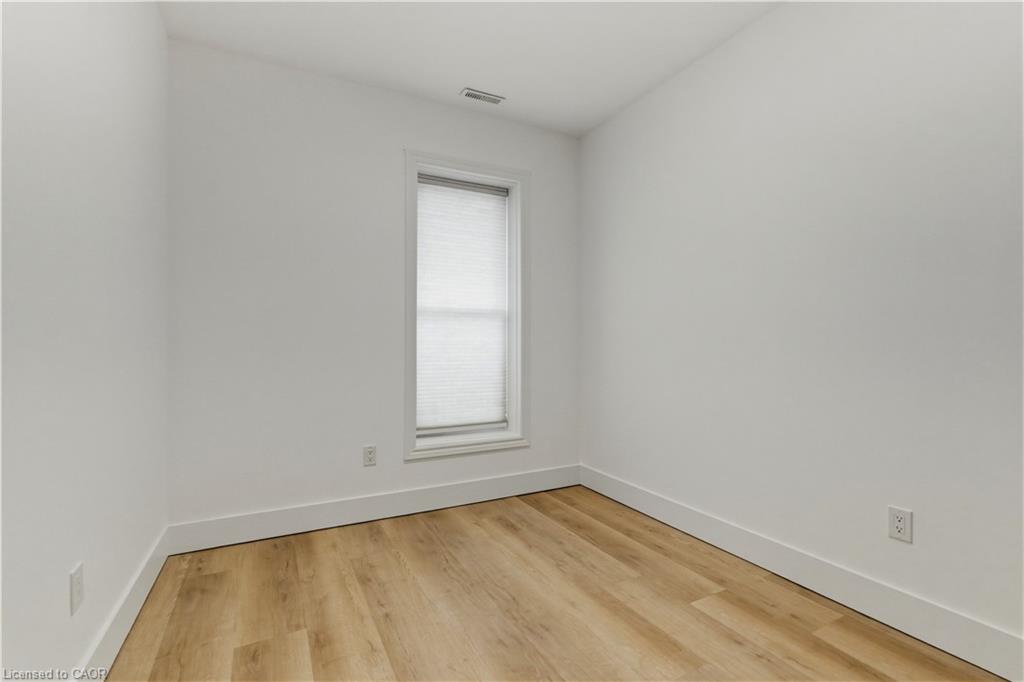 389 Dundas Street Property Photo 13