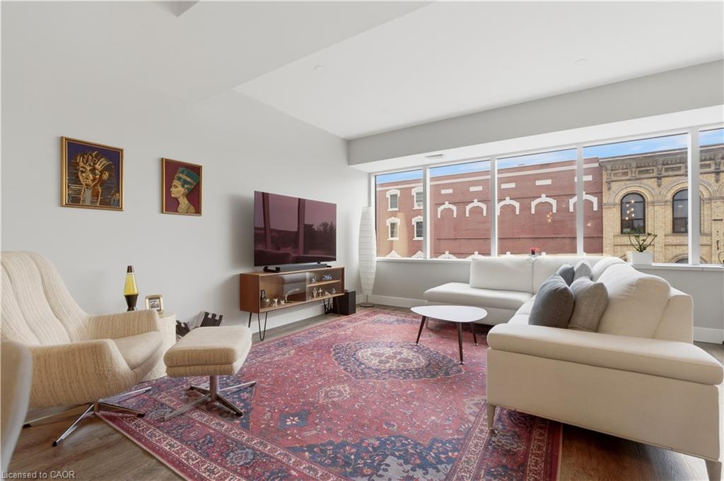389 Dundas Street Property Photo 18