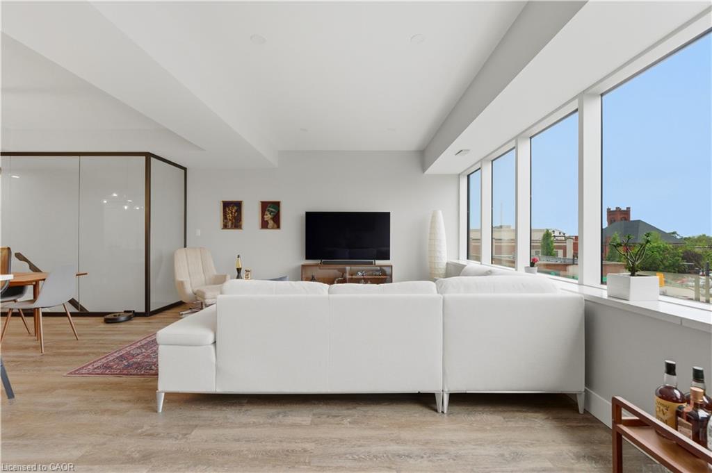389 Dundas Street Property Photo 19