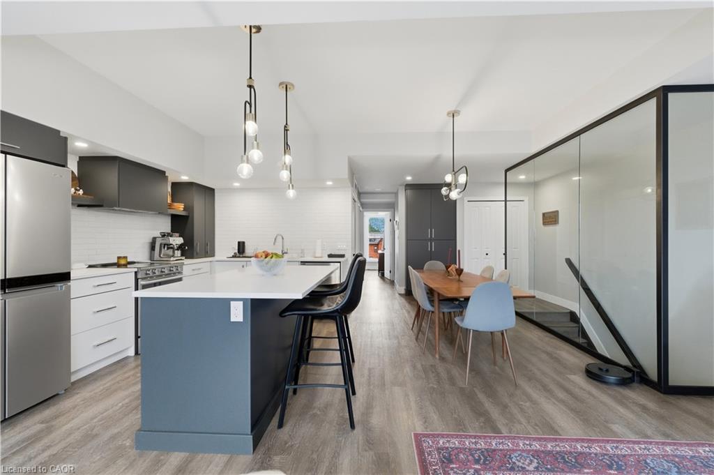 389 Dundas Street Property Photo 21