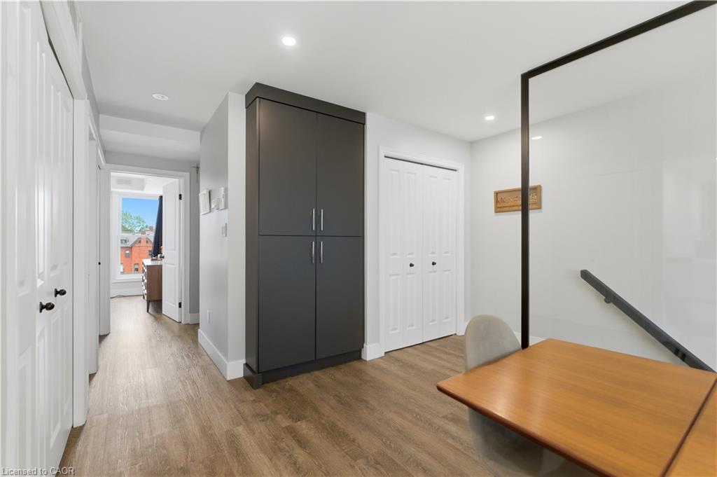 389 Dundas Street Property Photo 24