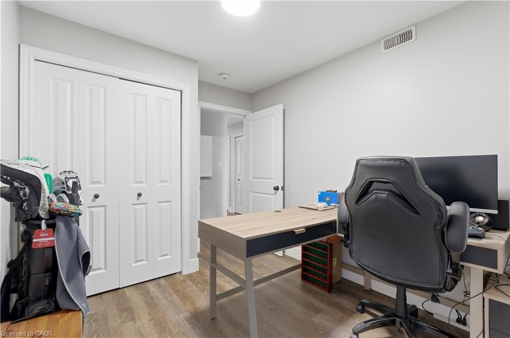389 Dundas Street Property Photo 27