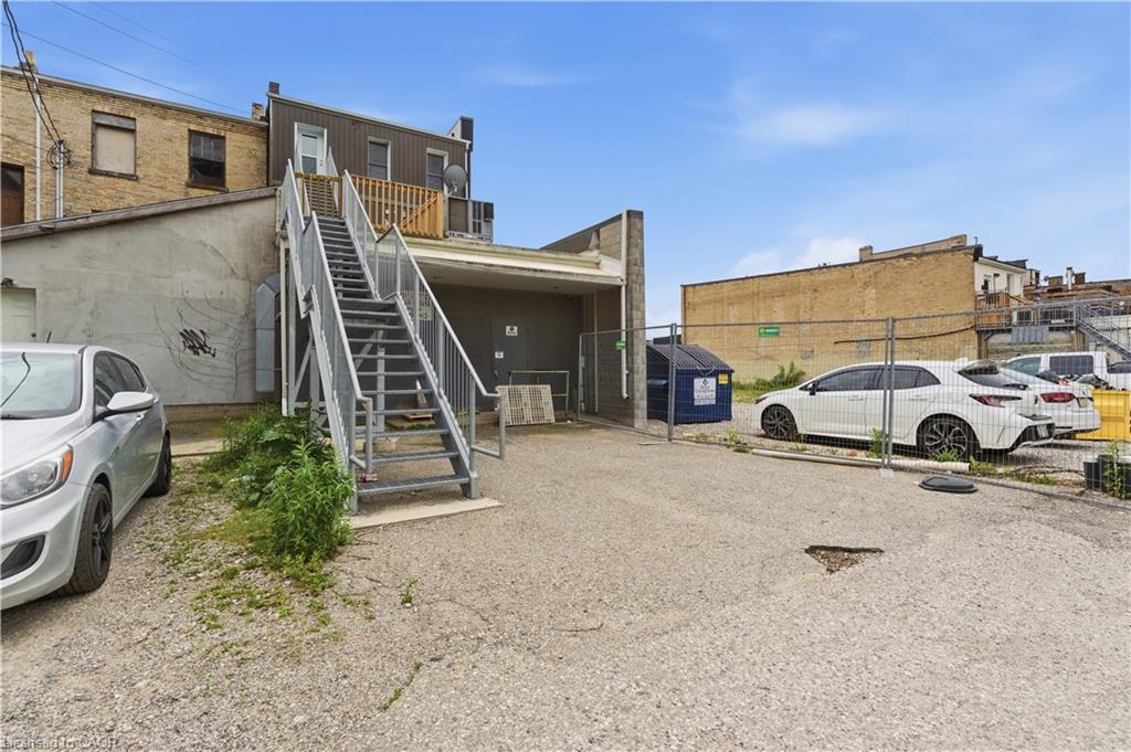 389 Dundas Street Property Photo 31
