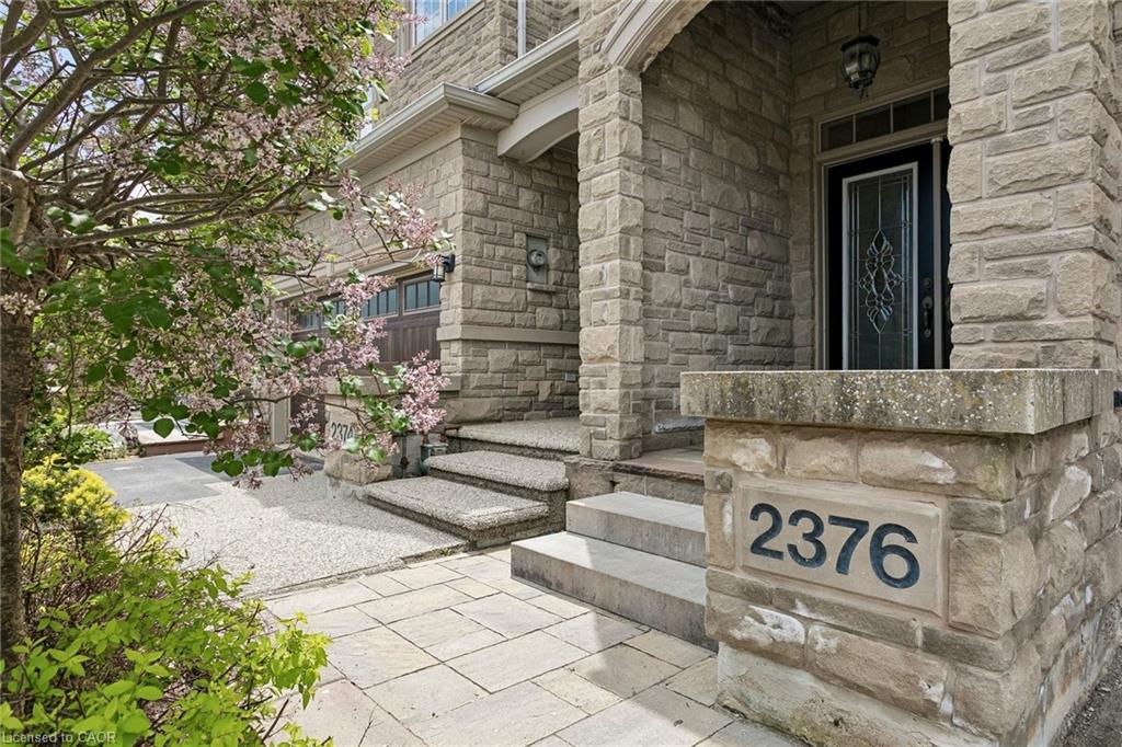 2376 Wasaga Drive Property Photo 2