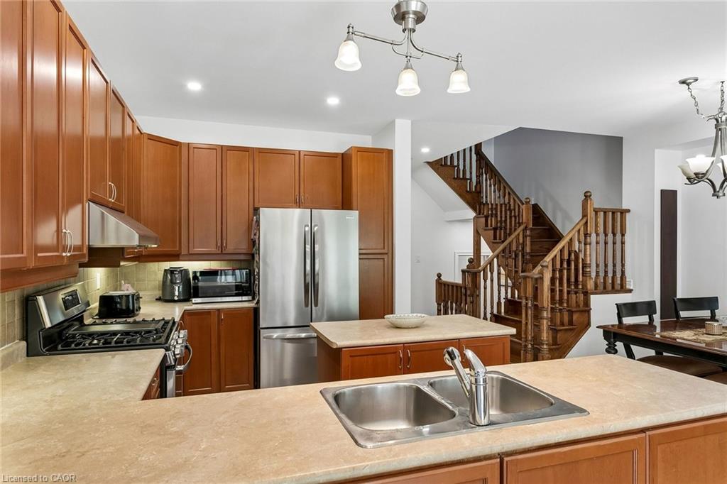 2376 Wasaga Drive Property Photo 8