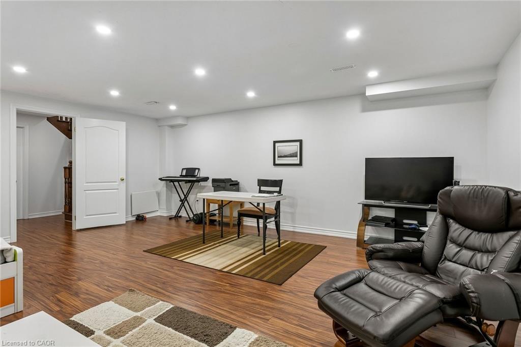 2376 Wasaga Drive Property Photo 21