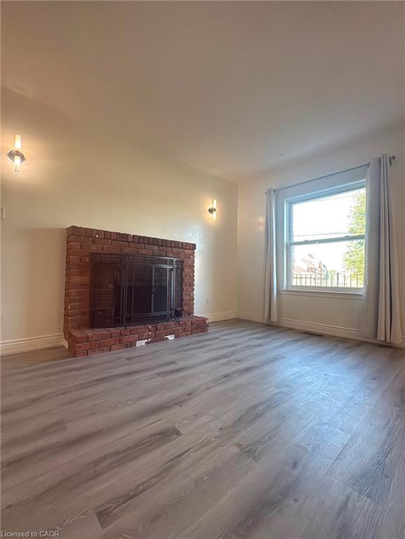 2-4687 First Avenue Property Photo 5
