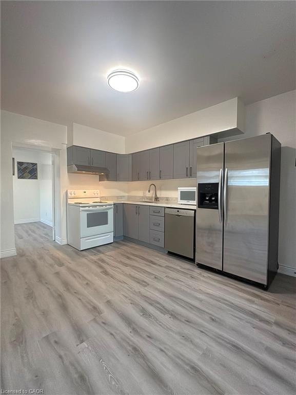 2-4687 First Avenue Property Photo 8