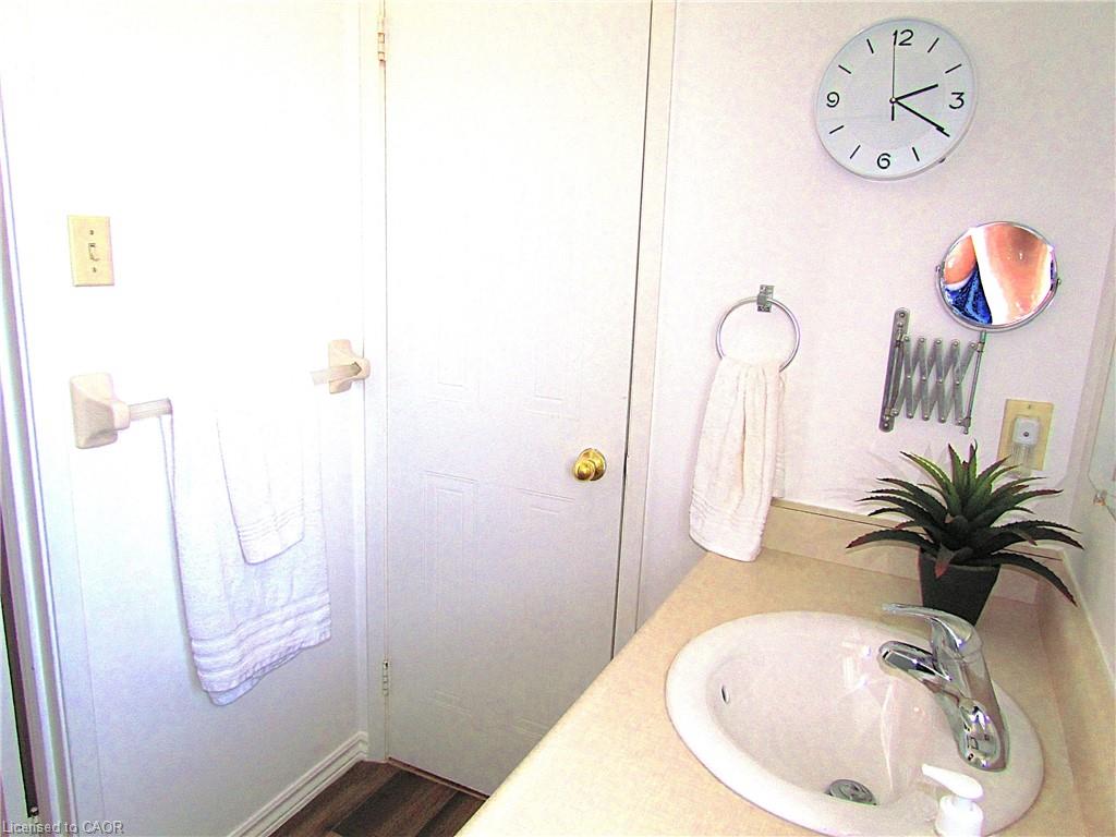 9-380 Quarterline Road Property Photo 14