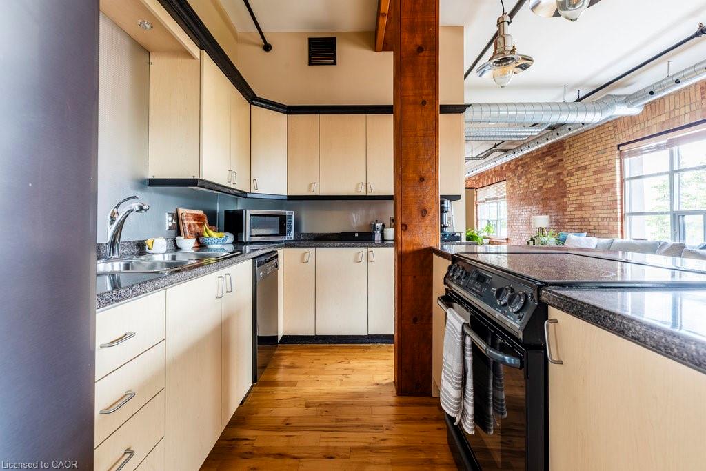44-36 Margaret Street Property Photo 4