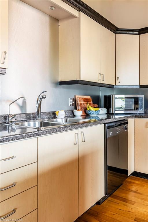 44-36 Margaret Street Property Photo 6