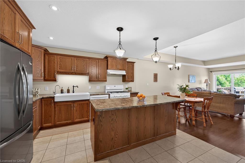 10 Emily Street Property Photo 14
