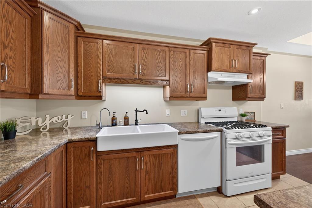 10 Emily Street Property Photo 16