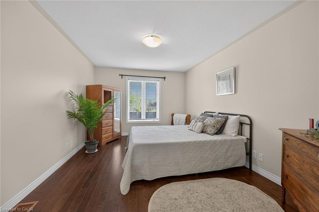 10 Emily Street Property Photo 31
