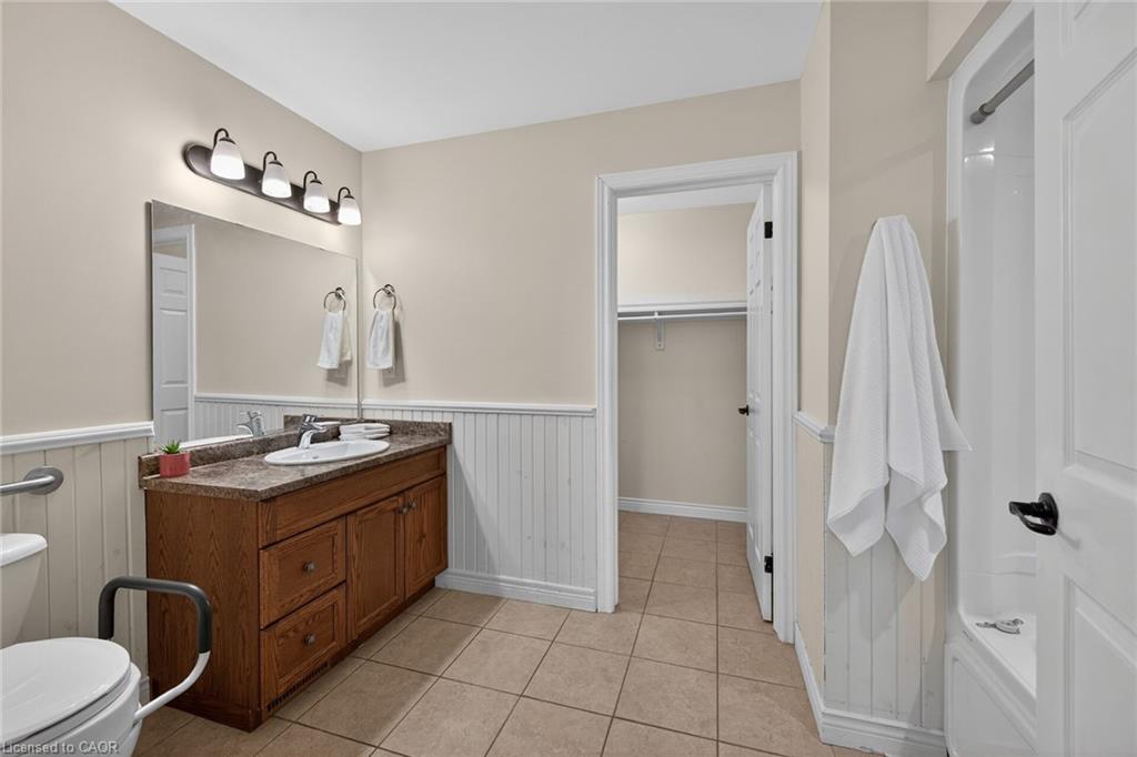 10 Emily Street Property Photo 33