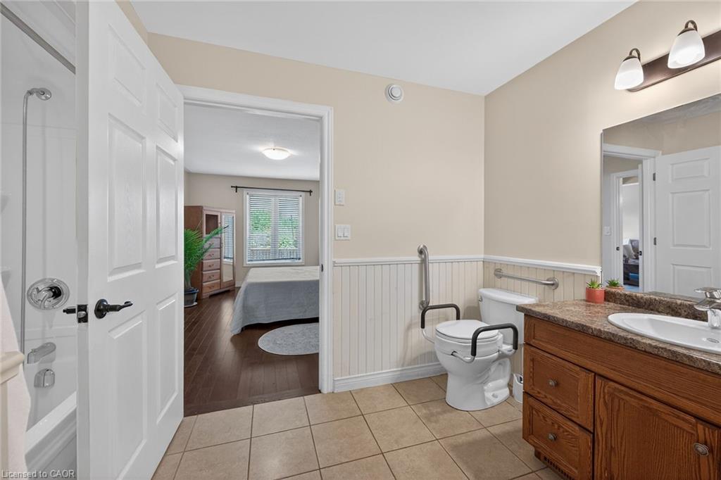 10 Emily Street Property Photo 36