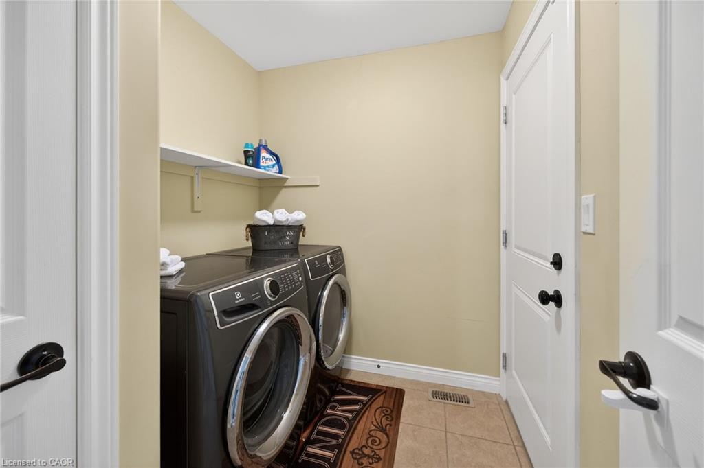 10 Emily Street Property Photo 37