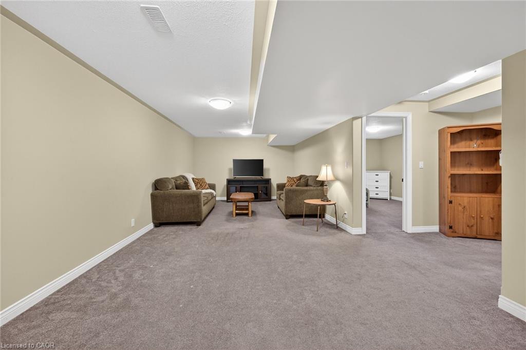 10 Emily Street Property Photo 39