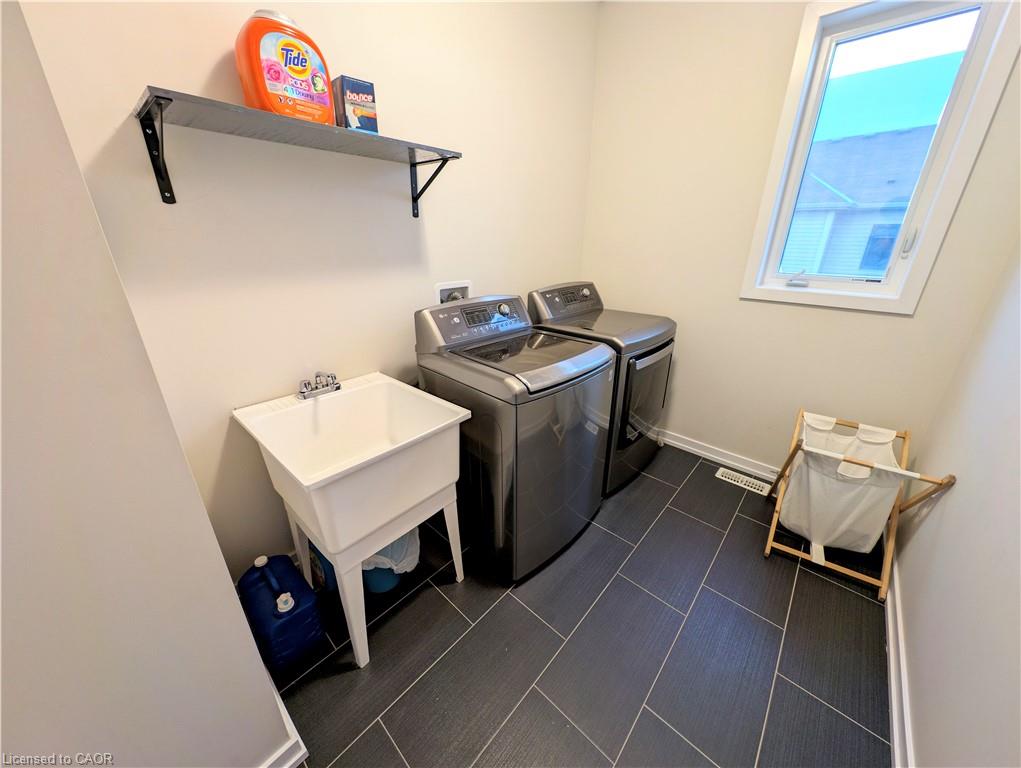 37 Mull Avenue Property Photo 26
