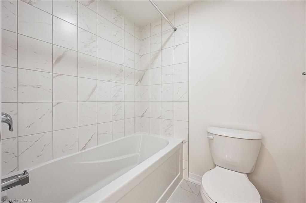 C052-525 Erinbrook Drive Property Photo 33