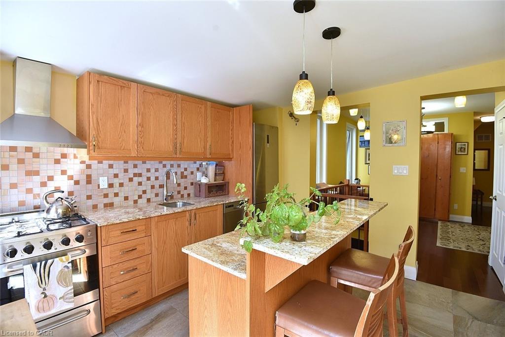377 Macnab Street N Property Photo 8