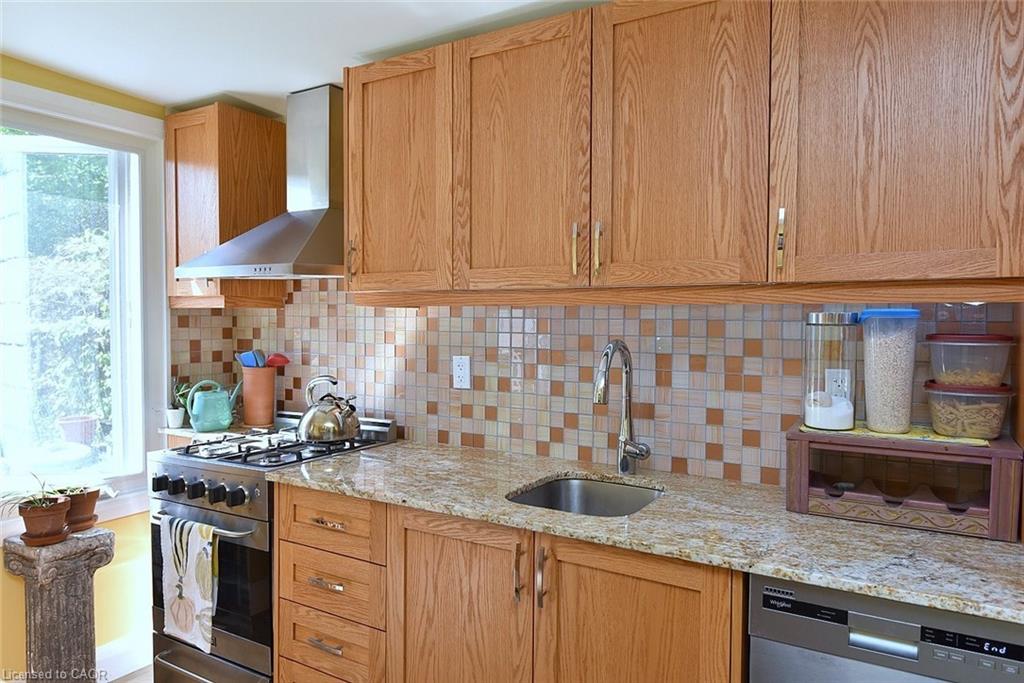 377 Macnab Street N Property Photo 9