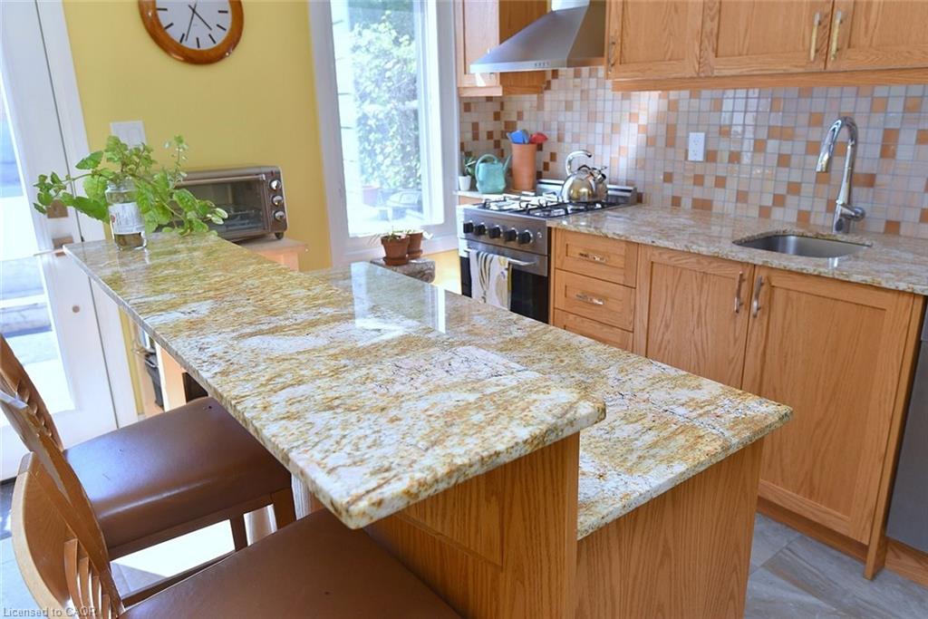 377 Macnab Street N Property Photo 10