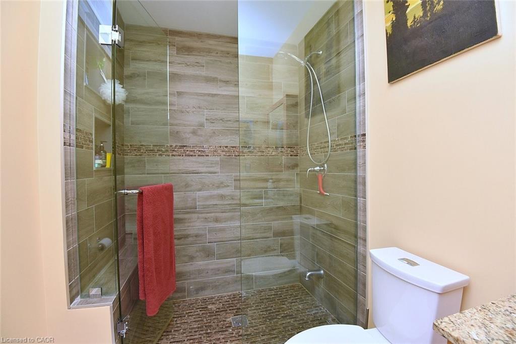 377 Macnab Street N Property Photo 13