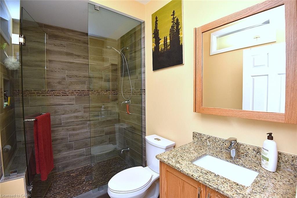 377 Macnab Street N Property Photo 14