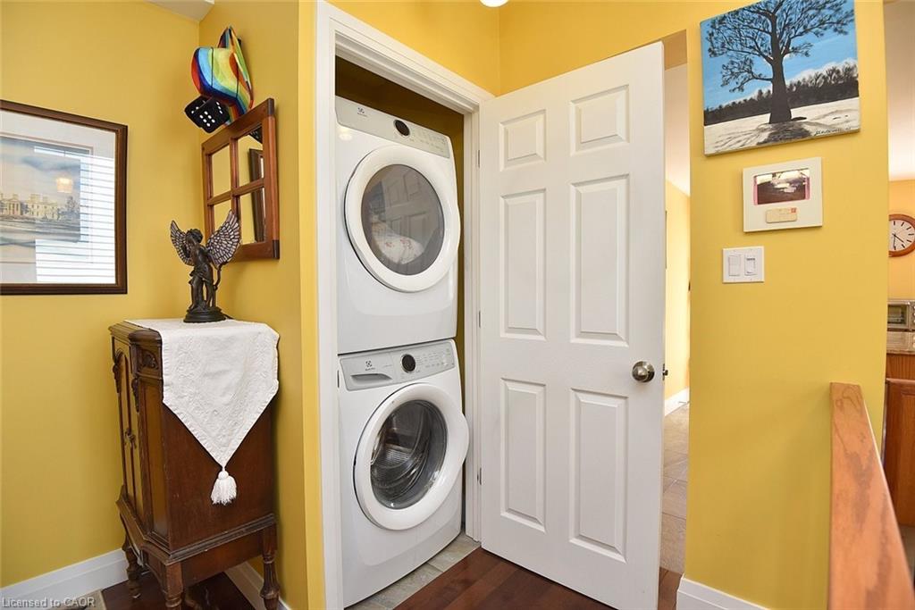377 Macnab Street N Property Photo 15